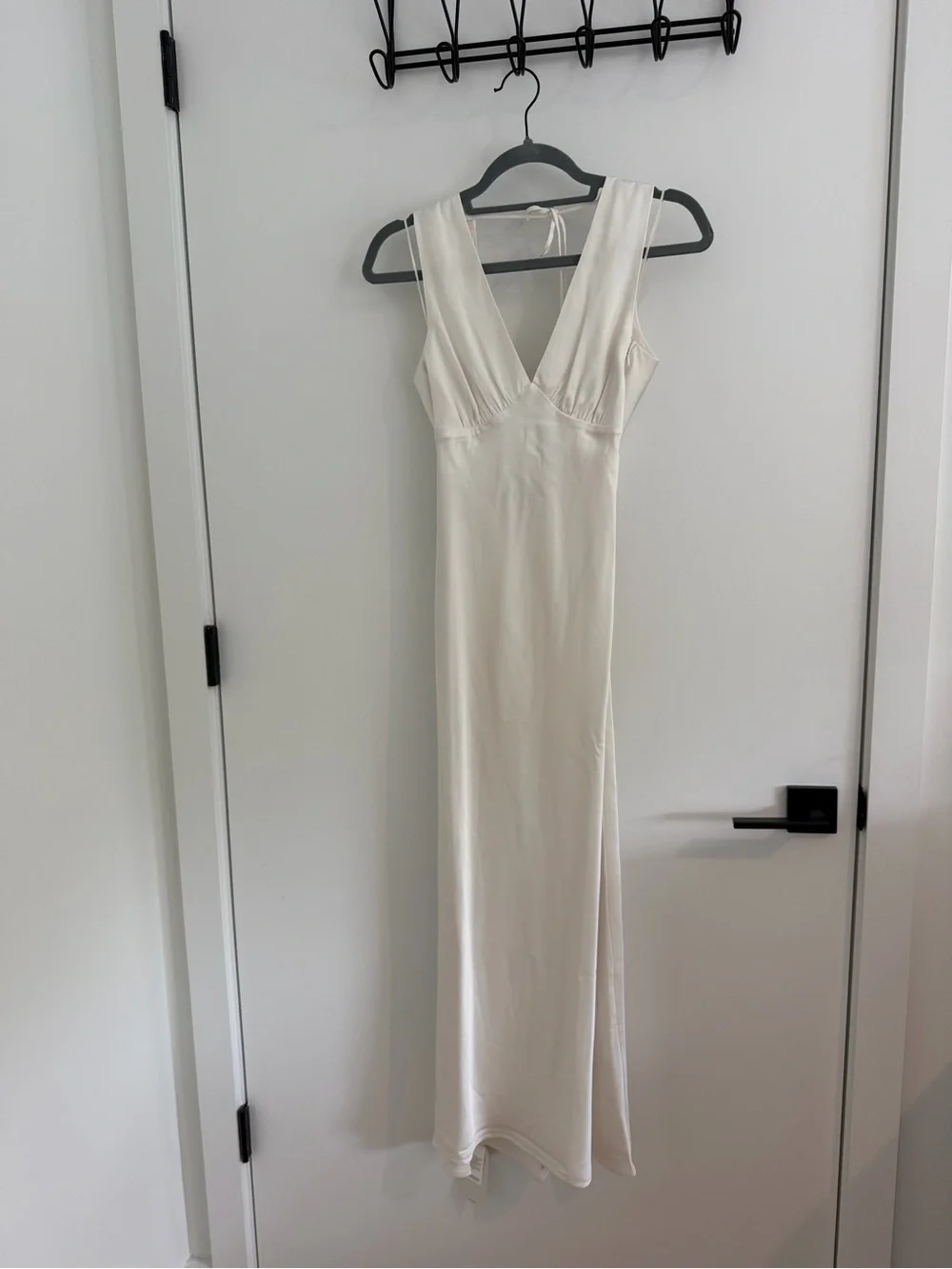 Abercrombie & Fitch Ivory V-Neck Maxi Dress
